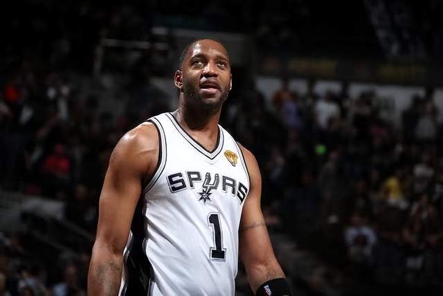 沃特斯27分高登空砍34分 广东送四川8连败