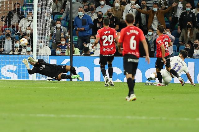 米切尔28分班凯罗空砍39分 骑士险胜魔术3-2